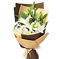 buket-belyih-liliy-belosnezhka-700x700.jpg
